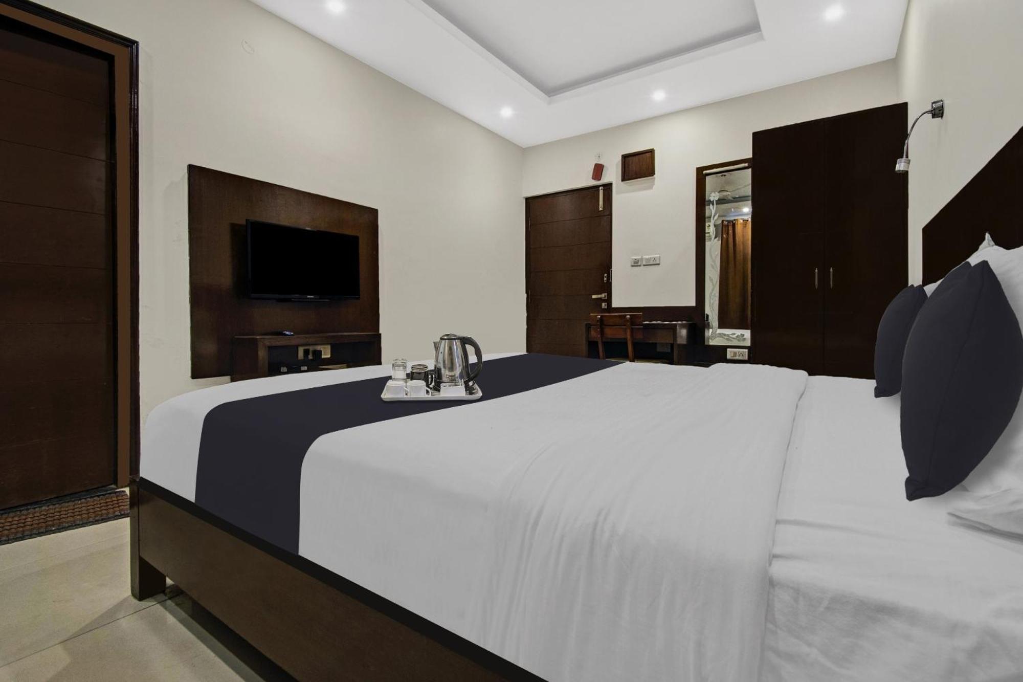 Townhouse Oak Hotel Heritage Heights Jaipur Exterior photo